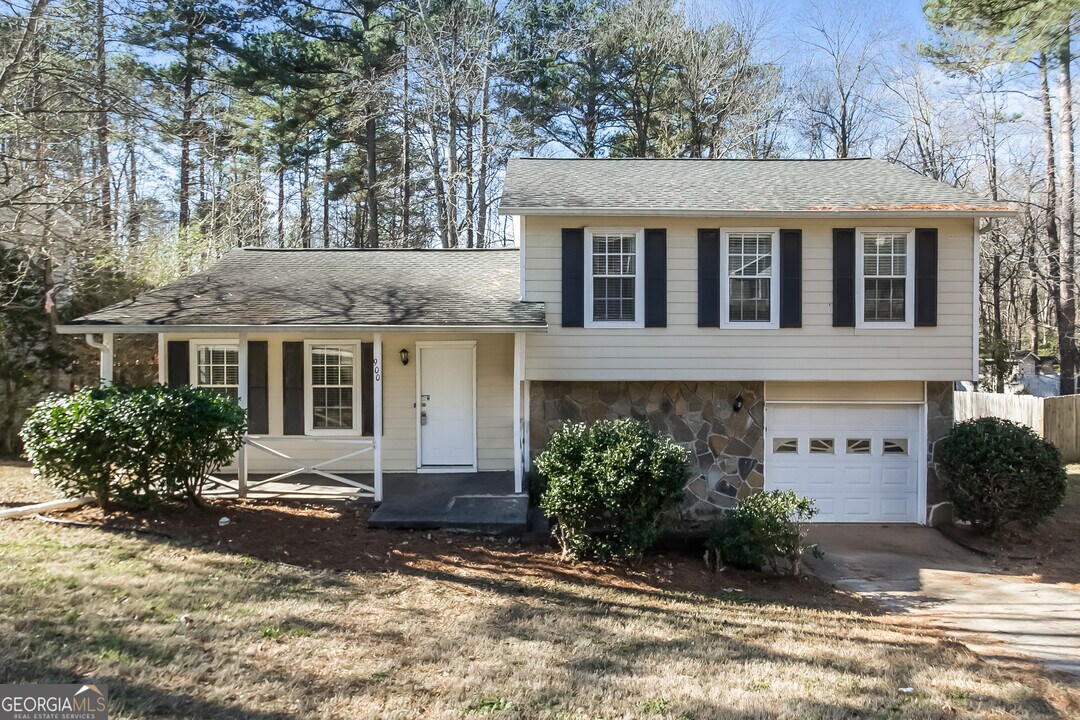 900 Forest Path in Stone Mountain, GA - Building Photo