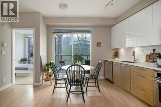 22 E Royal Ave in New Westminster, BC - Building Photo - Building Photo