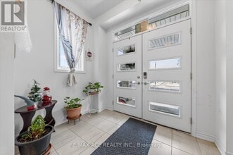 1419 Mockingbird Sq in Pickering, ON - Building Photo - Building Photo