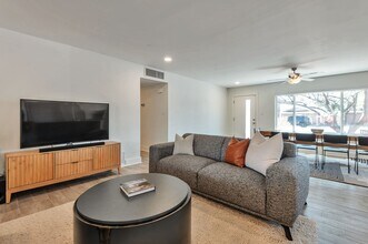 8720 E Jackrabbit Rd in Scottsdale, AZ - Building Photo - Building Photo