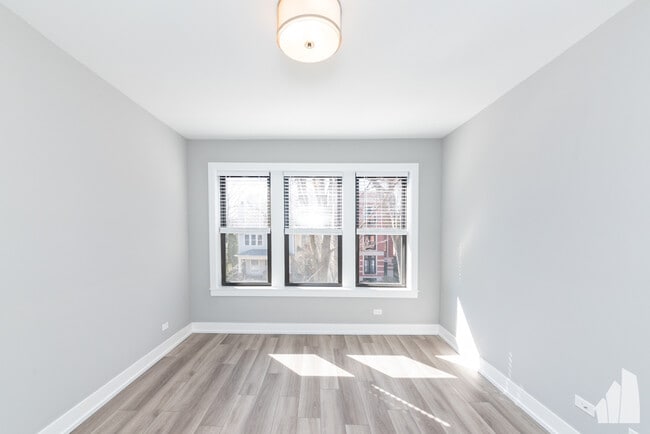 property at 3937 N Janssen Ave