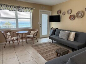2600 N Surf Rd, Unit Beachfront in Hollywood, FL - Building Photo