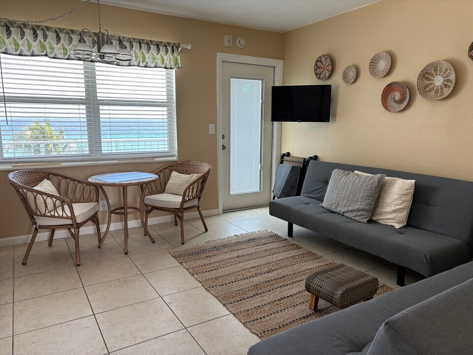 2600 N Surf Rd, Unit Beachfront in Hollywood, FL - Building Photo