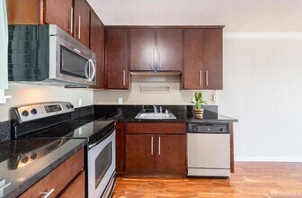 646 Corbett Ave, Unit 605 in San Francisco, CA - Building Photo - Building Photo