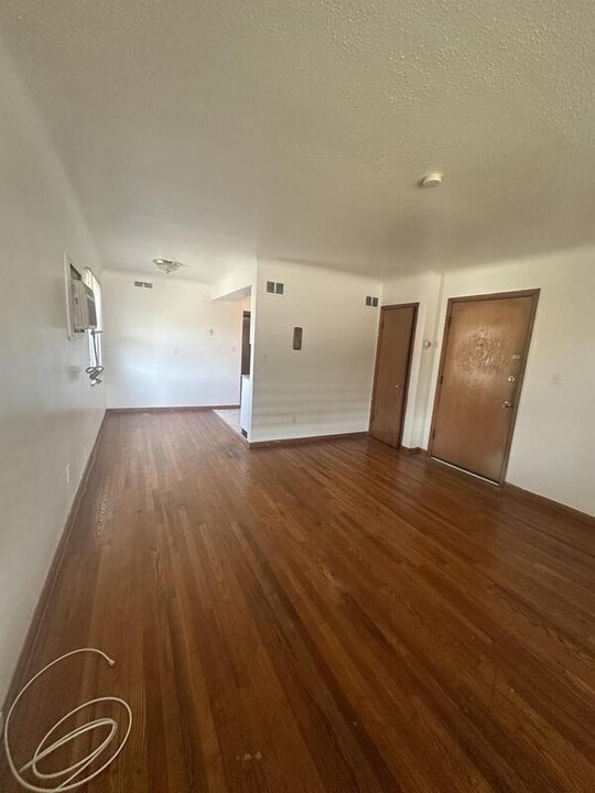 4201 Rocky River Dr in Cleveland, OH - Building Photo