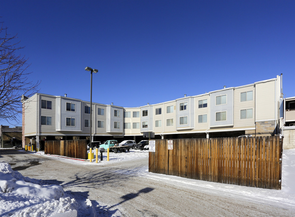 Main Street Apartments in Littleton, CO - Building Photo