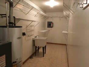 919 Cherry Street, Unit Apt B in Hammond, IN - Foto de edificio - Building Photo