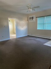 94 Claremont Ave in West Babylon, NY - Building Photo - Building Photo