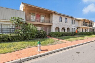 19 S 5th St in McAllen, TX - Foto de edificio - Building Photo