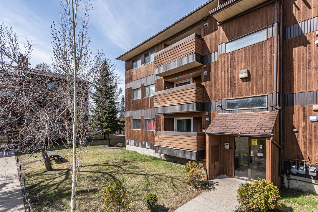 Clareview Park Estates in Edmonton, AB - Building Photo