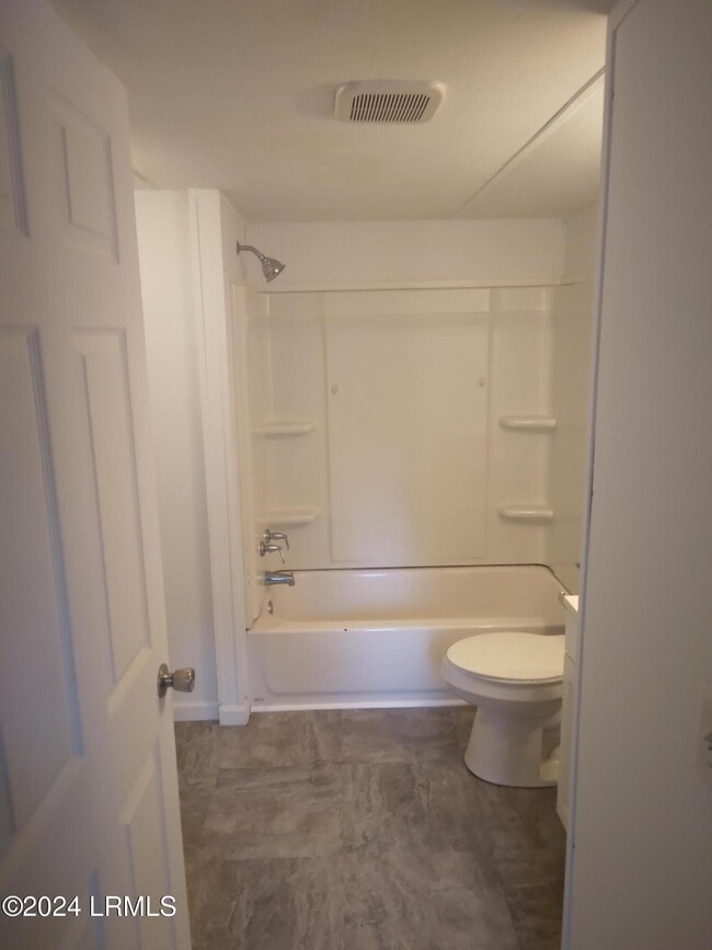 107 Bonaire Cir S in Beaufort, SC - Building Photo - Building Photo