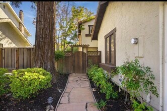 725 Old Creek Rd in Danville, CA - Building Photo - Building Photo