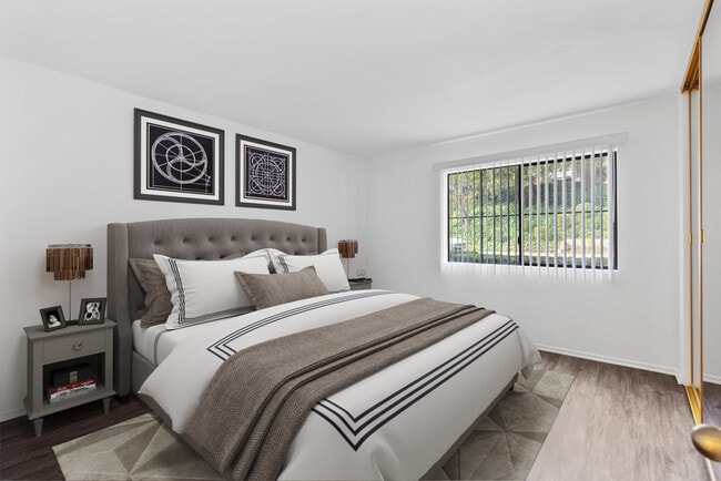 Westlake Villas in Westlake Village, CA - Foto de edificio - Building Photo