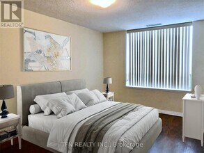 39 Oneida Crescent in Richmond Hill, ON - Building Photo - Building Photo