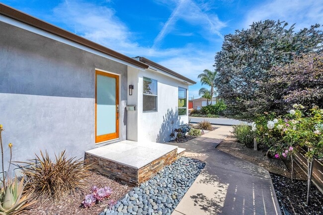 8447 Kittyhawk Ave in Los Angeles, CA - Building Photo - Building Photo