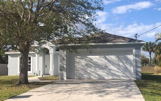 355 SW Fairway Ave in Port St. Lucie, FL - Building Photo