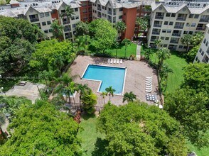 8120 Geneva Ct in Doral, FL - Building Photo - Building Photo