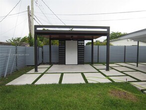 8760 SW 20th St in Miami, FL - Building Photo - Building Photo