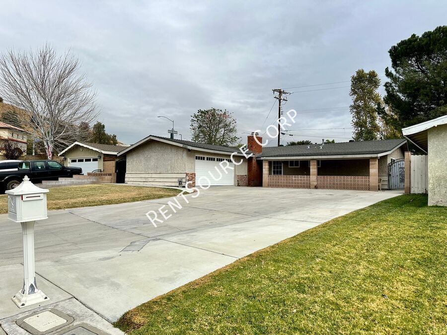 27534 Orsini Ave in Santa Clarita, CA - Building Photo