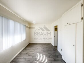 15634 Leadwell St in Los Angeles, CA - Building Photo - Building Photo