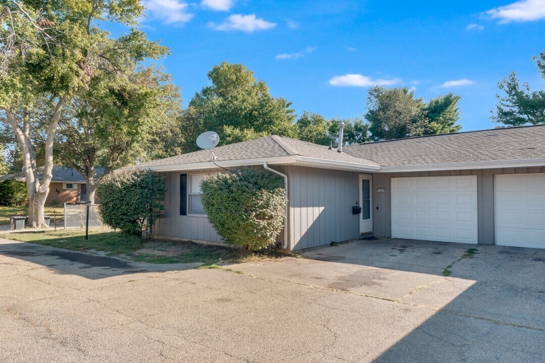 1201 E Willard St in Urbana, IL - Building Photo