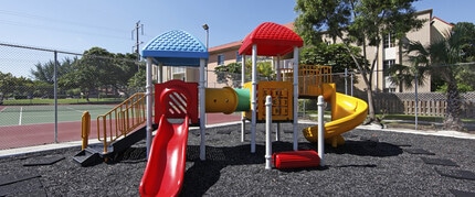 5241 Geneva Ct in Doral, FL - Building Photo - Building Photo