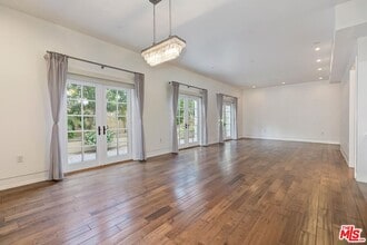 225 S Hamilton Dr in Beverly Hills, CA - Building Photo - Building Photo