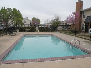 3200 W Britton Rd, Unit Condo #281 - 2nd Floor in The Village, OK - Building Photo - Building Photo