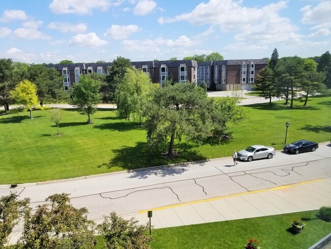 400 Ascot Dr, Unit 2D in Park Ridge, IL - Building Photo - Building Photo