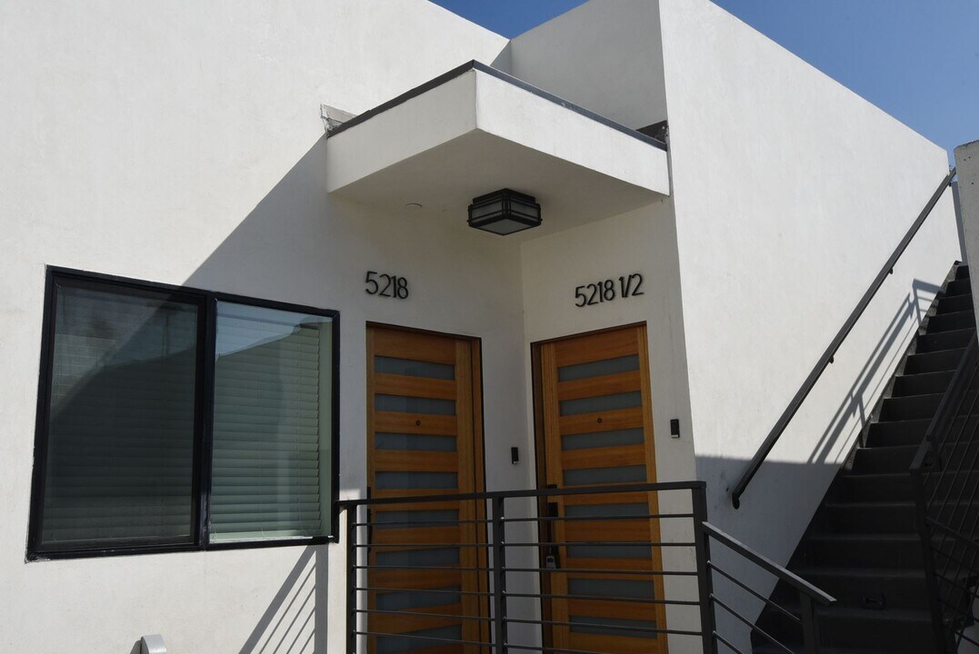 5220 Radford Ave in Los Angeles, CA - Foto de edificio