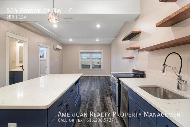 824 Bridge St NW in Grand Rapids, MI - Building Photo - Building Photo