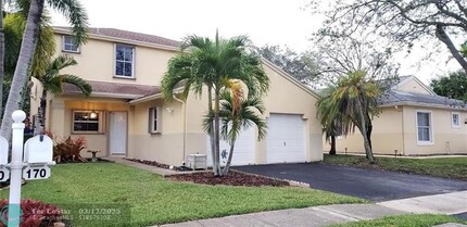 170 NW 207th Way in Pembroke Pines, FL - Foto de edificio - Building Photo