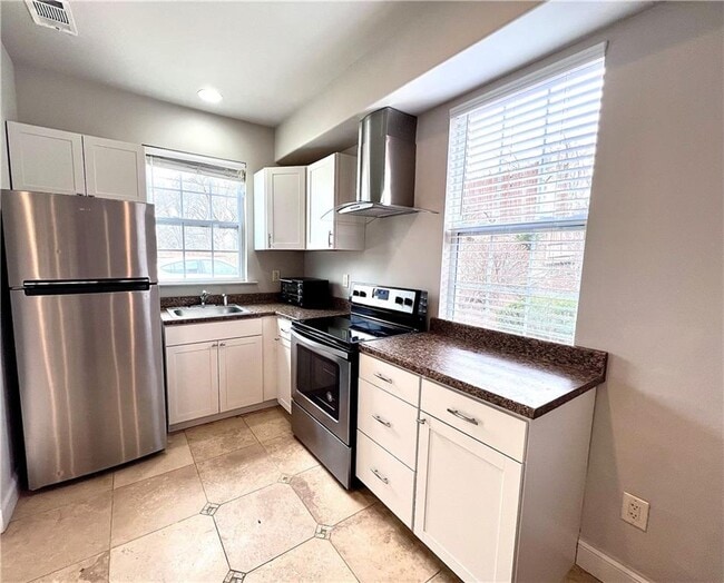 4236 E Cherokee Dr in Canton, GA - Foto de edificio - Building Photo