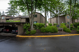 4030 W Lake Sammamish Pky NE in Redmond, WA - Building Photo - Building Photo