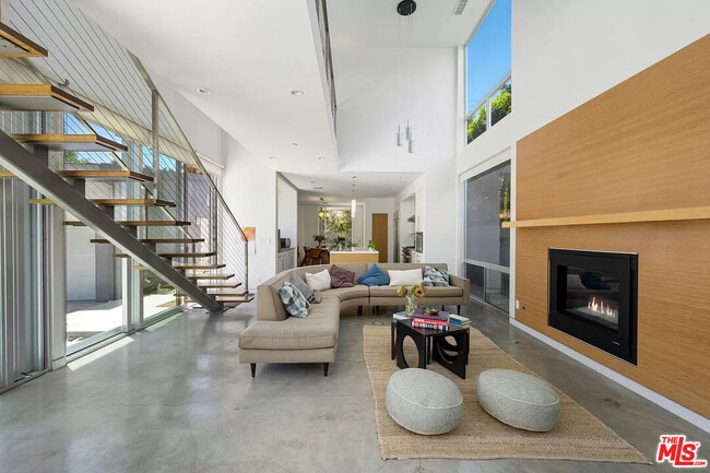 property at 547 Huntley Dr