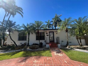 944 Polk St in Hollywood, FL - Foto de edificio - Building Photo