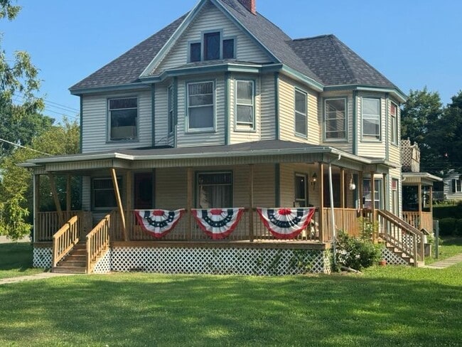 226 W Washington St, Unit 102