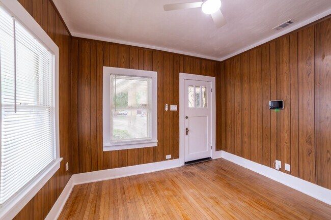 property at 1927 Lee Hall St