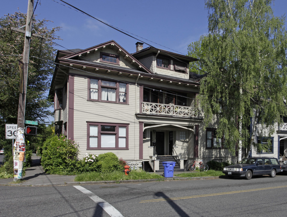 433-439 SE 28th Ave in Portland, OR - Building Photo