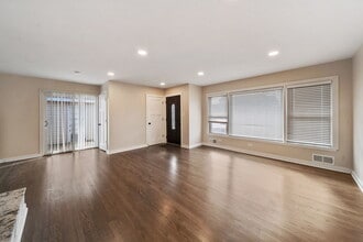 22W144 Marston Ave in Glen Ellyn, IL - Building Photo - Building Photo