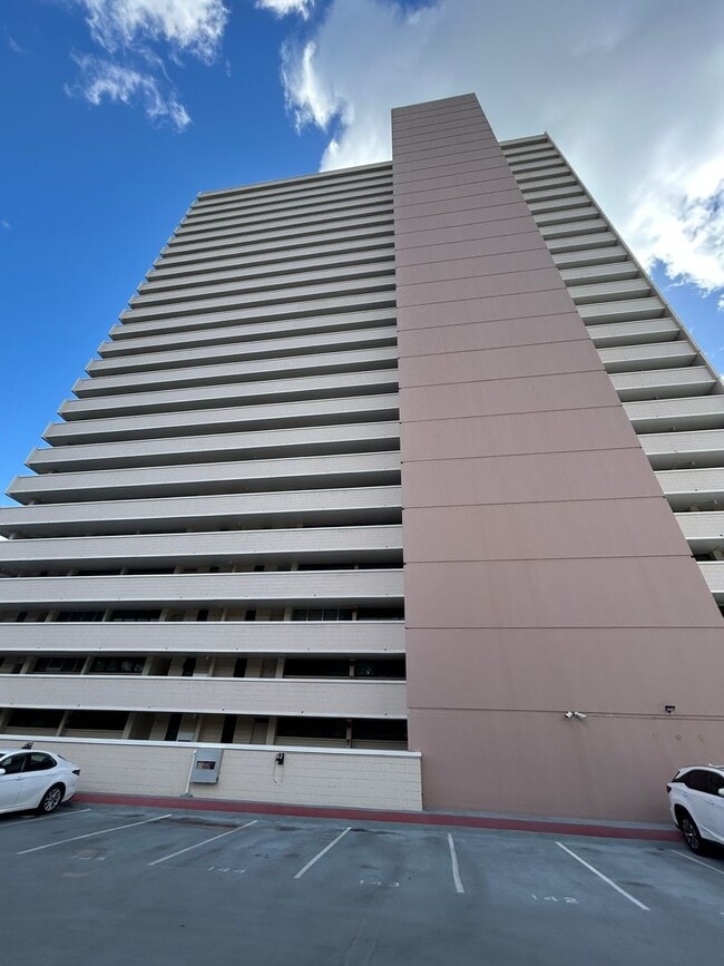 4300 Waialae Ave in Honolulu, HI - Building Photo - Building Photo