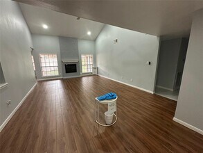 4767 Whispering Falls Dr in Houston, TX - Building Photo - Building Photo