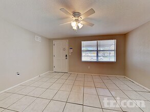 10294 129th Terrace N, Unit 2 in Largo, FL - Foto de edificio - Building Photo