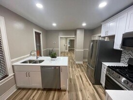 946 Sigsbee St SE in Grand Rapids, MI - Building Photo