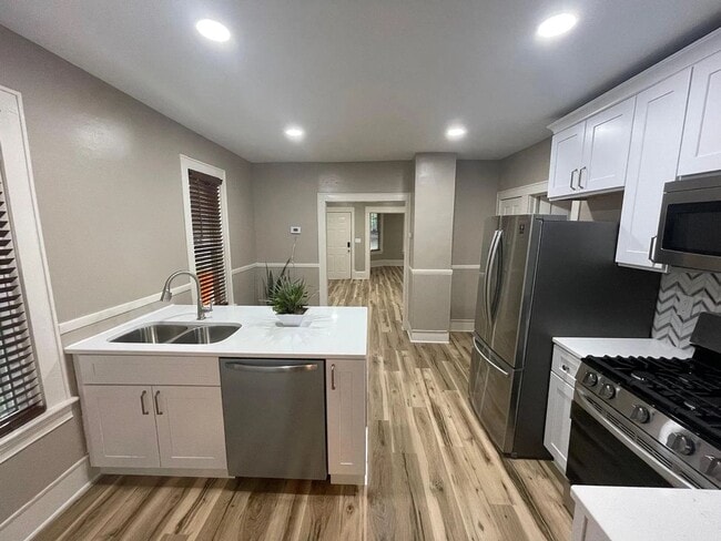 property at 946 Sigsbee St SE