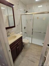 83-49 240th St in Queens, NY - Foto de edificio - Building Photo