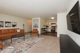 Twin Parks in Fargo, ND - Building Photo