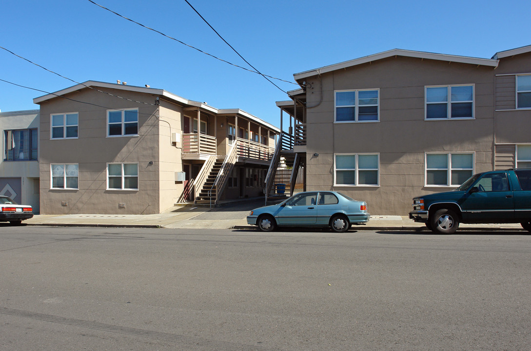 3230 Vicente St in San Francisco, CA - Foto de edificio