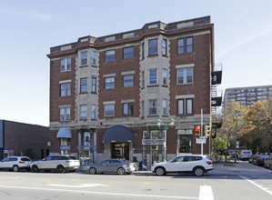 1090 Laurier O in Montréal, QC - Building Photo - Building Photo