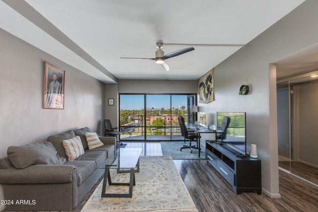 property at 805 N 4th Ave
